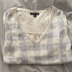 Banana Republic V-Neck Sweater in Cream and Gray